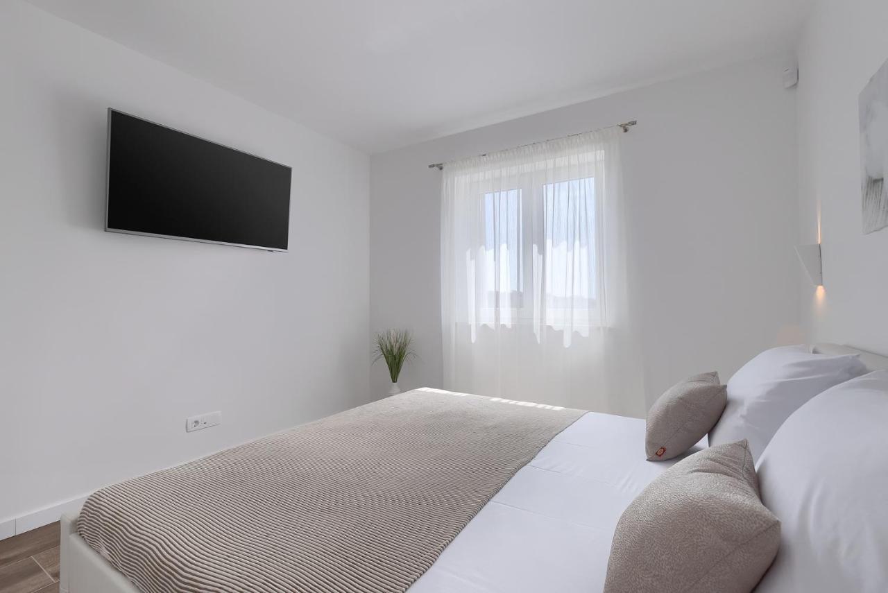 Exclusive Apartments Ellen & Micol-With 3 Free Mountain Bikes Pjescana Uvala Zewnętrze zdjęcie